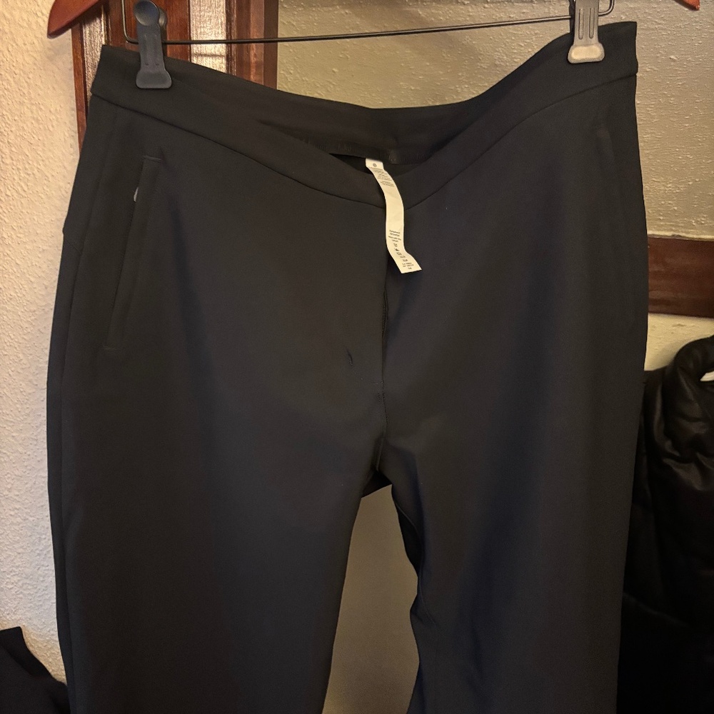 Lululemon On The Move Pant; size 12
